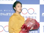 「簡易生命保険誕生100周年記念」イベントに登場した、高畑充希