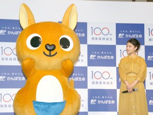 「簡易生命保険誕生100周年記念」イベントに登場した、高畑充希