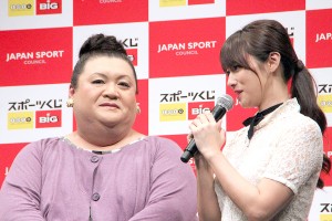 スポーツくじ感謝イベントに登場した深田恭子＆マツコ・デラックス