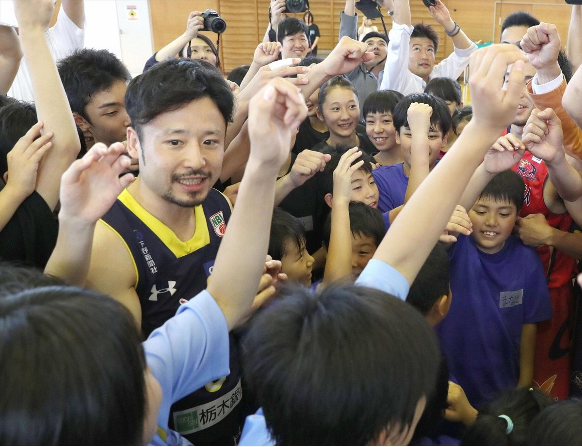 秋元才加、田臥勇太選手と夢の2ショット「バスケ部だった私には…」