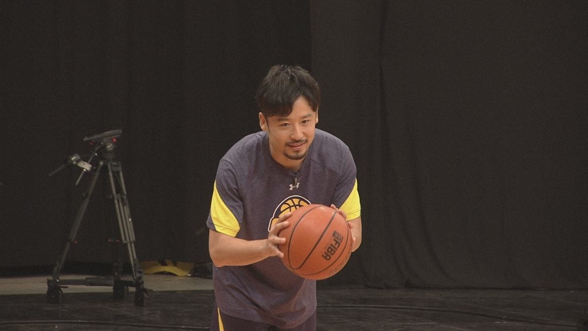 秋元才加、田臥勇太選手と夢の2ショット「バスケ部だった私には…」