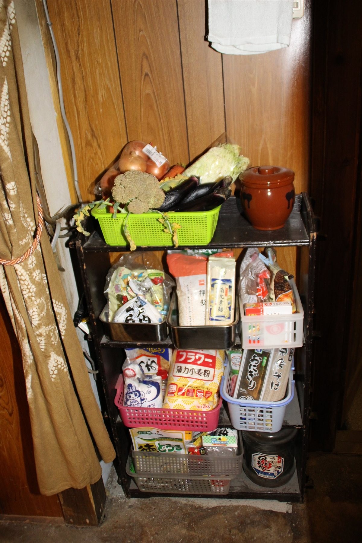 『続・深夜食堂』、撮影現場に潜入！ 新宿ゴールデン街を300坪の倉庫に再現