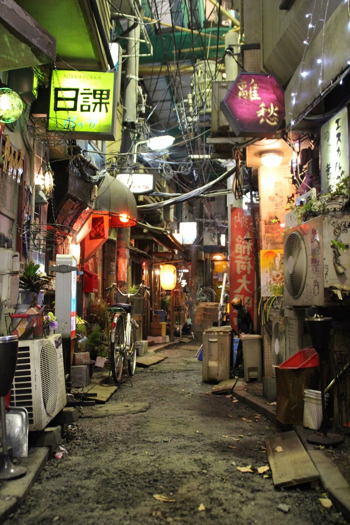 『続・深夜食堂』、撮影現場に潜入！ 新宿ゴールデン街を300坪の倉庫に再現