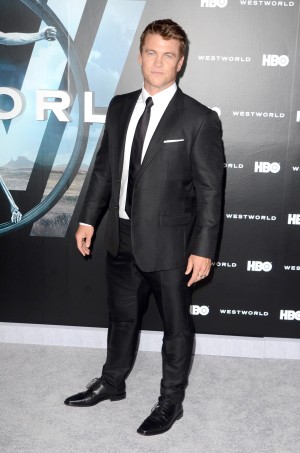 『ウエストワールド』米プレミアに出席した、スタブズ役のルーク・ヘムズワース