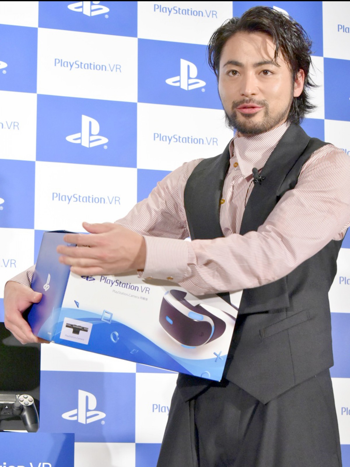 山田孝之、最新PSVRをゲットしてニヤケ止まらず｢チョー嬉しい｣