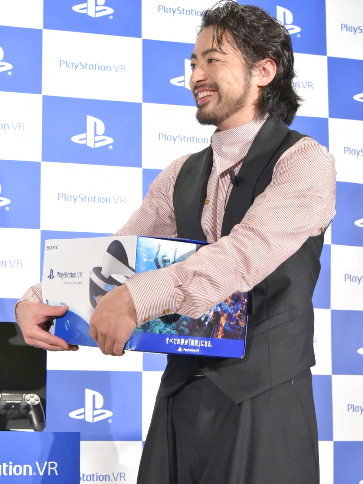 山田孝之、最新PSVRをゲットしてニヤケ止まらず｢チョー嬉しい｣
