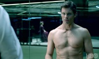 禁断の超大作ドラマ『ウエストワールド』でジェームズ・マースデンが肉体美を披露