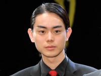 菅田将暉、横浜流星ら「グリーンボーイズ」が集結！白衣の4ショット披露