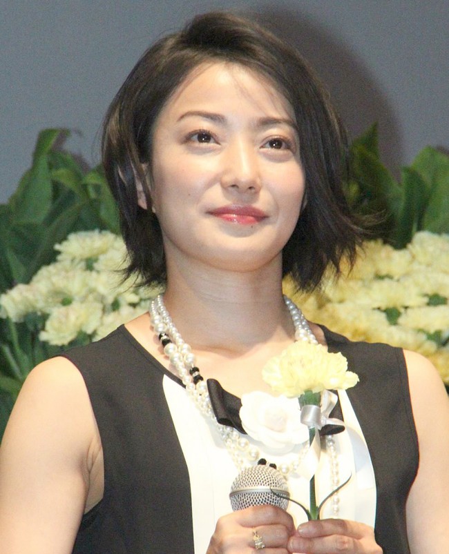 『砂の塔～知りすぎた隣人』特別試写会に登場した菅野美穂