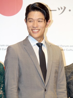 文化イベント『The Land of the Rising Sun』記者会見に登場した、俳優　鈴木亮平