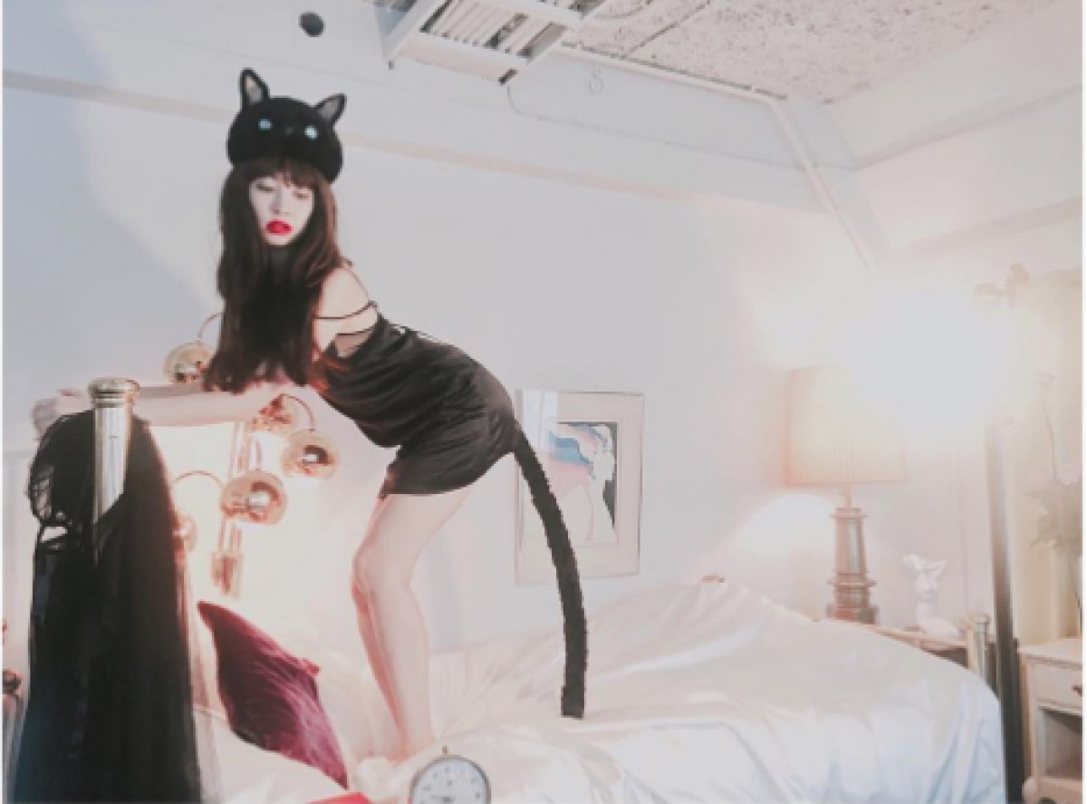 「にゃんにゃんがにゃんにゃんになった!」小嶋陽菜のセクシーショット!