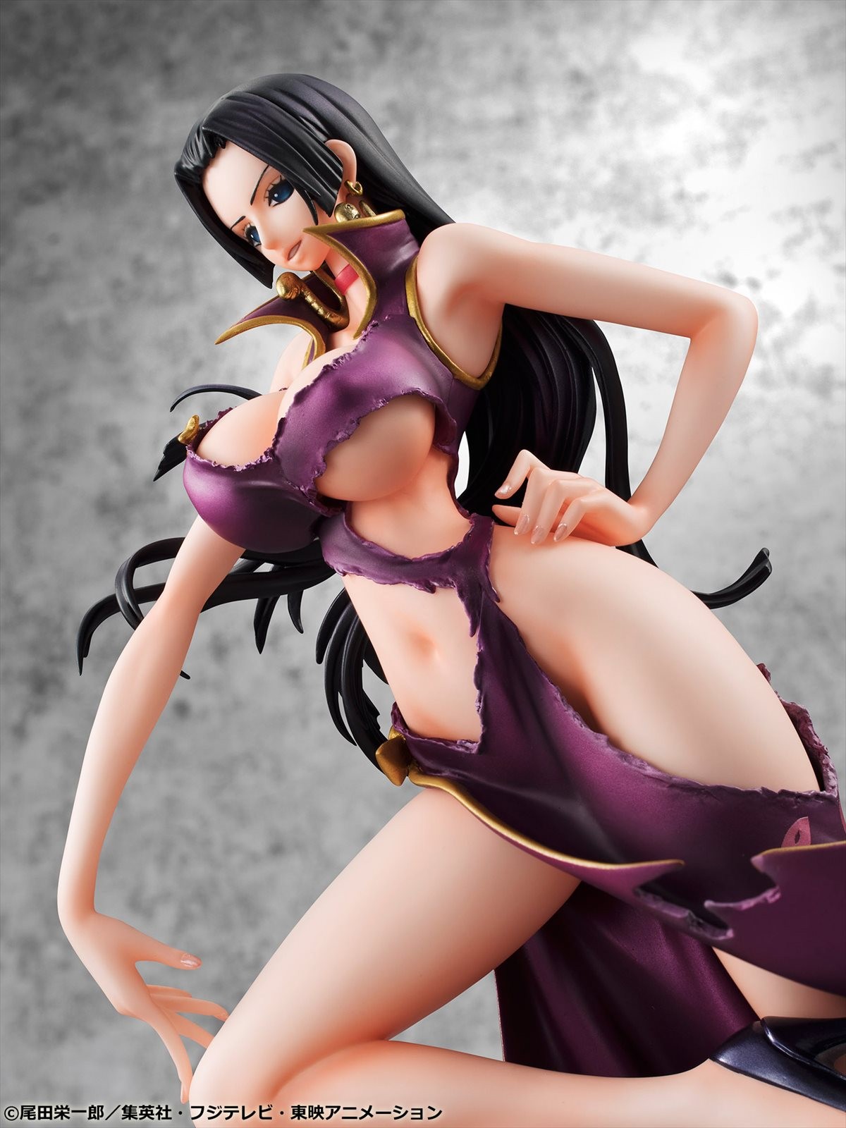 『ワンピース』王女ビビ＆女帝ハンコック、“目のやり場に困る”セクシーフィギュア発売