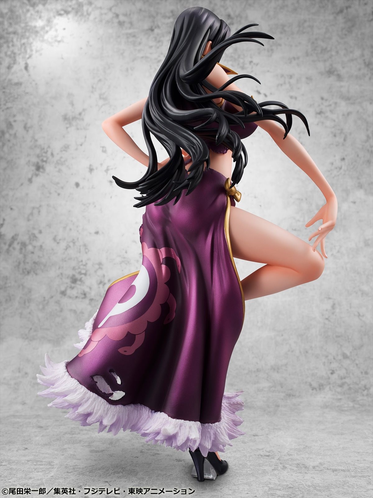 『ワンピース』王女ビビ＆女帝ハンコック、“目のやり場に困る”セクシーフィギュア発売