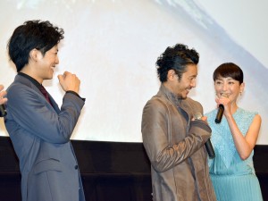 『湯を沸かすほどの熱い愛』初日舞台挨拶に出席した、松坂桃李、オダギリジョー、宮沢りえ