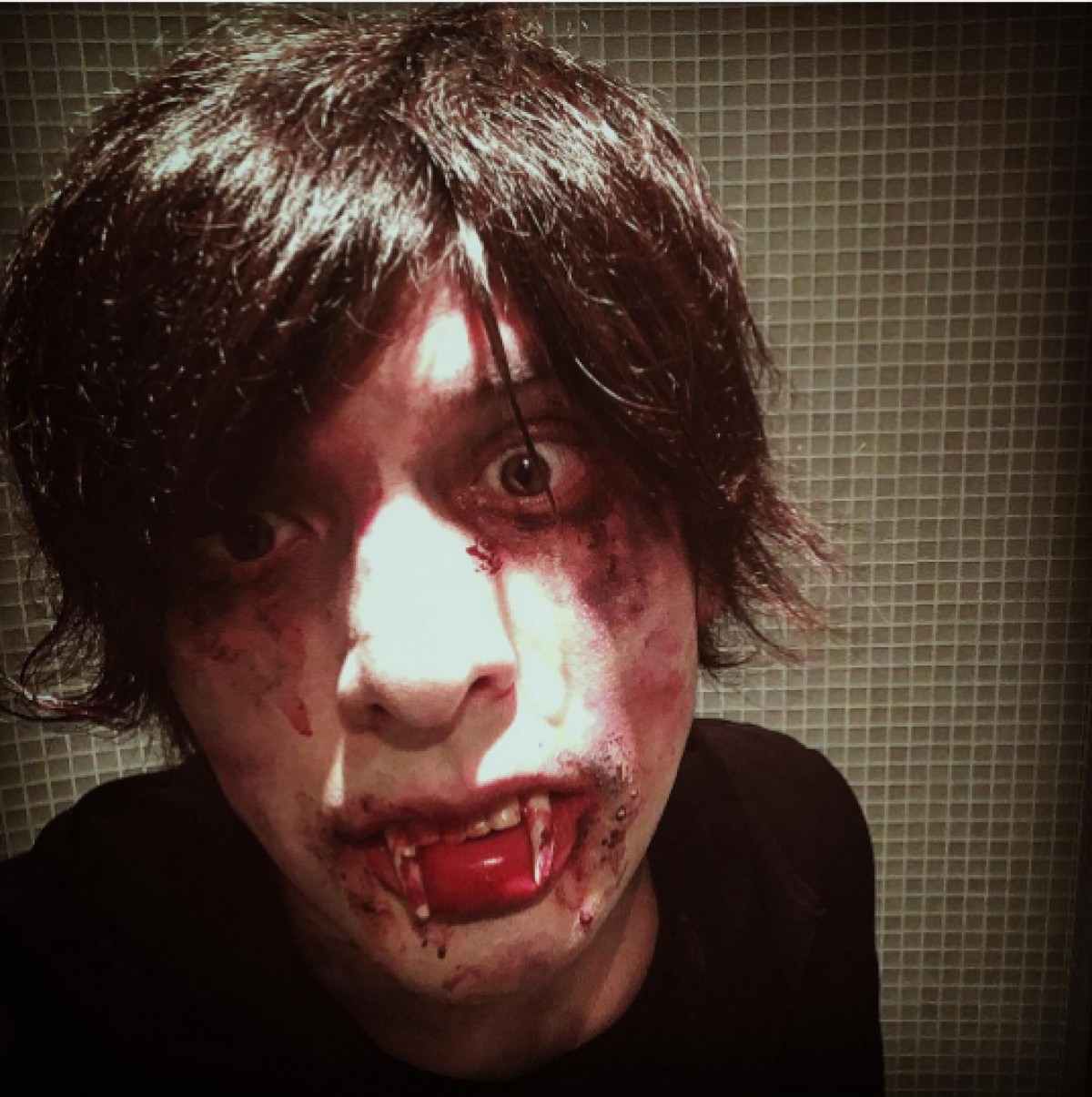 城田優、ハロウィンの仮装メイクで「ヴァンパイア役お願いします!」