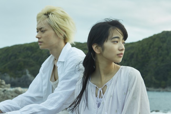 『溺れるナイフ』小松菜奈&菅田将暉、“海に飛び込む”原作愛溢れる映像公開