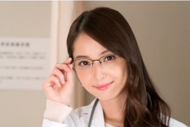佐々木希 保健室の先生 姿披露 毎日行く 診てほしい ファン心くすぐる 16年10月31日 写真 エンタメ ニュース クランクイン