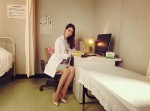 佐々木希、“保健室の先生”姿披露　「毎日行く」「診てほしい」ファン心くすぐる