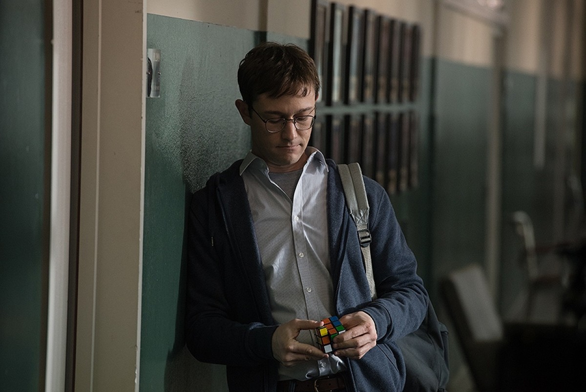 米国最大の機密を暴いた男『スノーデン』予告＆ポスタービジュアル解禁