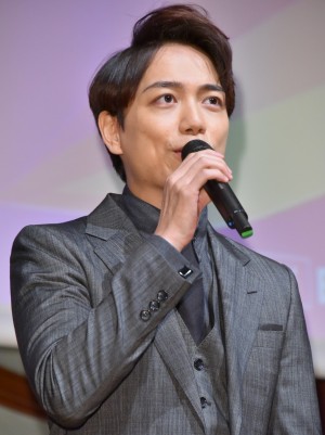 山崎育三郎、日経BP社「2016年ヒット商品ベスト30」発表会に出席
