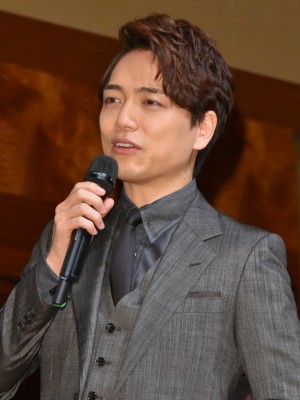 山崎育三郎、日経BP社「2016年ヒット商品ベスト30」発表会に出席