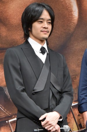 『ジャック・リーチャー NEVER GO BACK』来日会見に出席した、池松壮亮