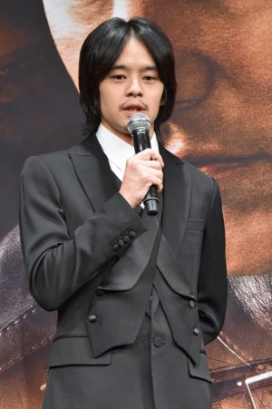 『ジャック・リーチャー NEVER GO BACK』来日会見に出席した、池松壮亮