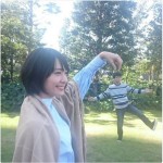 『逃げ恥』新垣結衣、星野源をつまんで“津崎平匡キーホルダー”ポーズ？