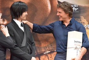 『ジャック・リーチャー NEVER GO BACK』来日会見に出席した、池松壮亮、トム・クルーズ