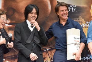 『ジャック・リーチャー NEVER GO BACK』来日会見に出席した、池松壮亮、トム・クルーズ
