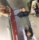 福原遥、フチ子さんポーズで「コップのはるかちゃん」に！