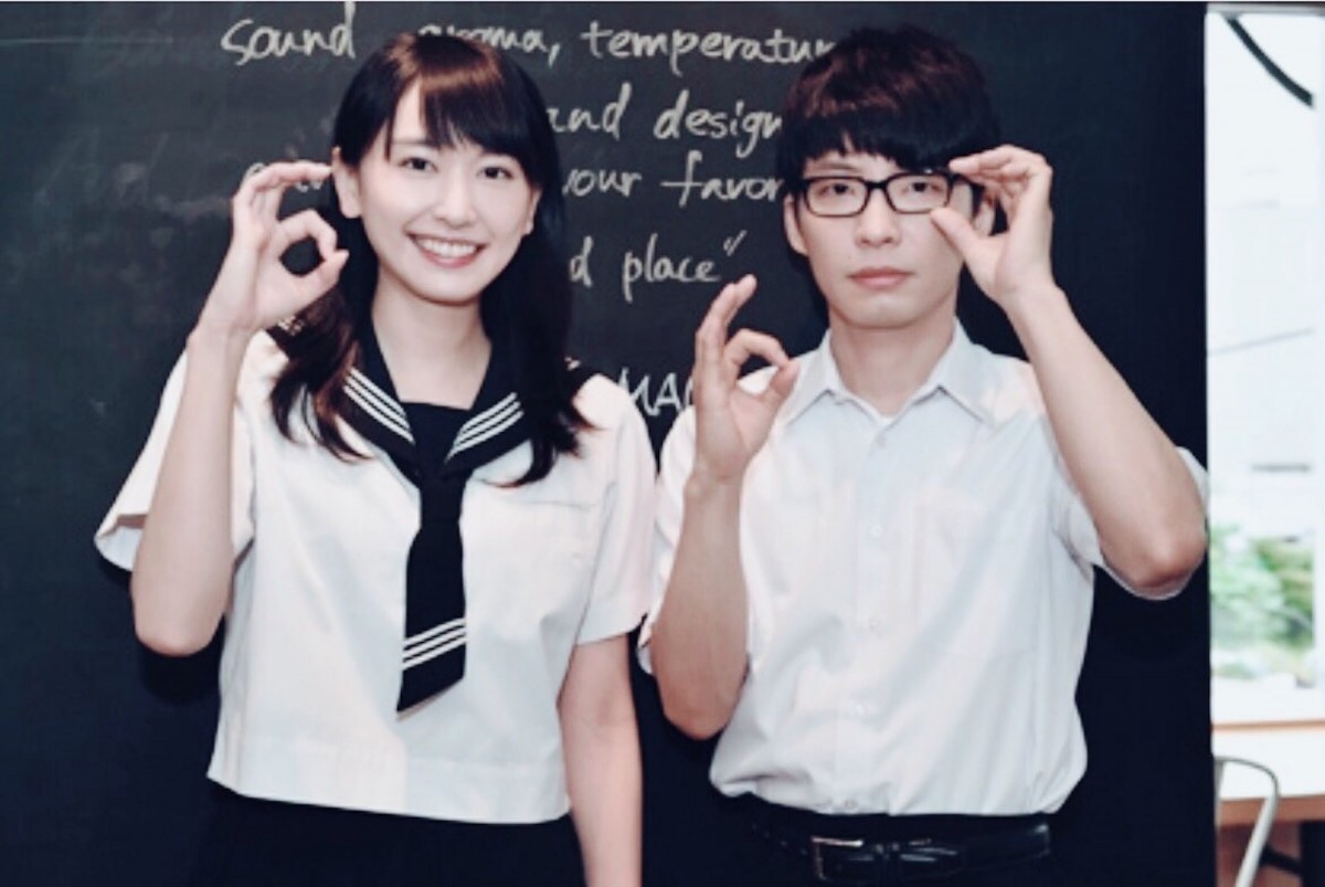 ガッキー&星野源、『逃げ恥』で貴重な制服ショット!