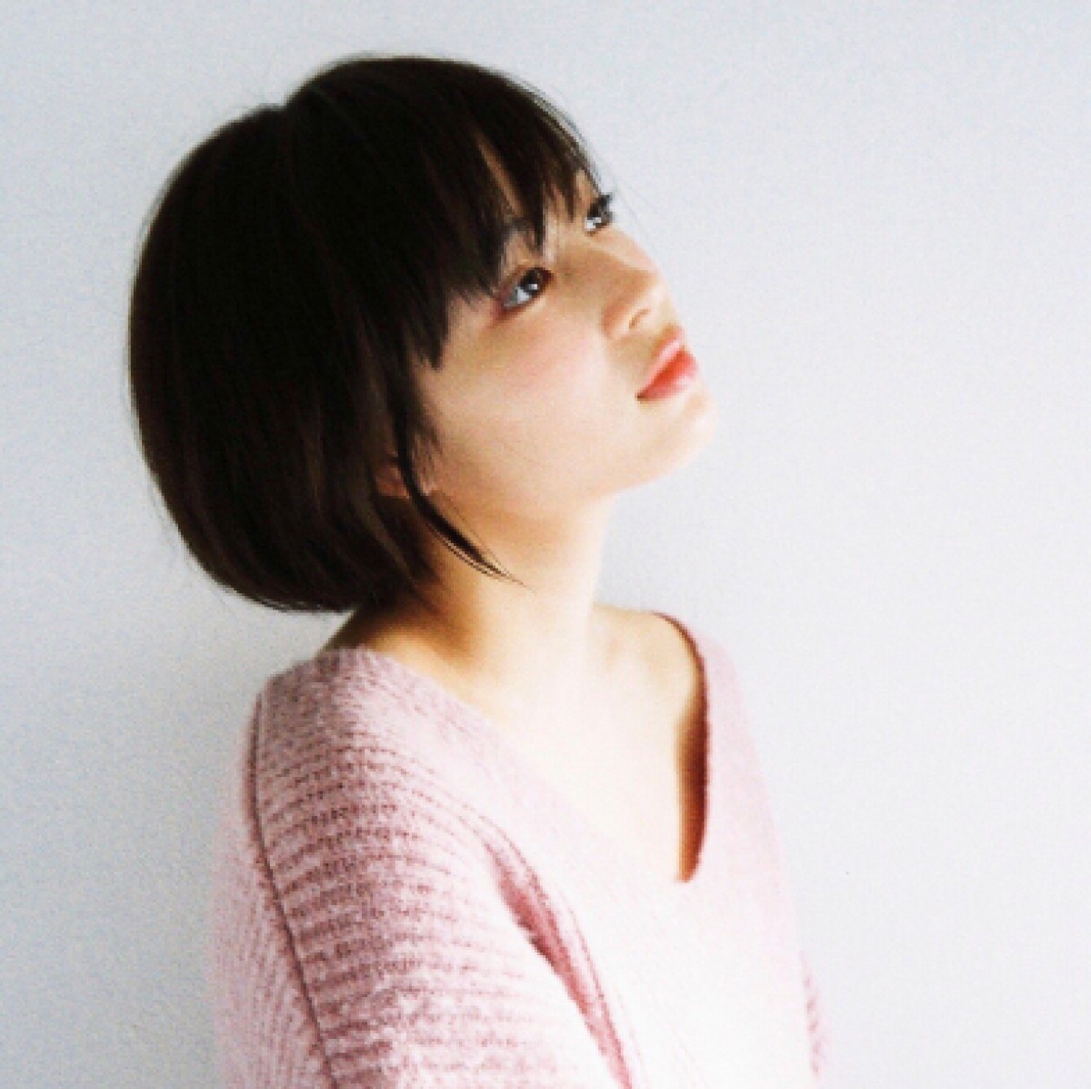 広瀬すずがショートカットに！　間宮祥太朗「呼吸困難に」と絶賛