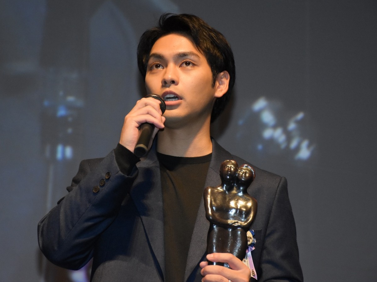 柳楽優弥＆村上虹郎、TAMA映画賞特別賞を受賞　今後はコメディにも意欲