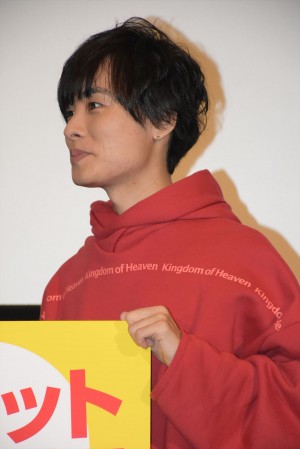 『劇場版「暗殺教室」365日の時間』の舞台挨拶に出席した、岡本信彦