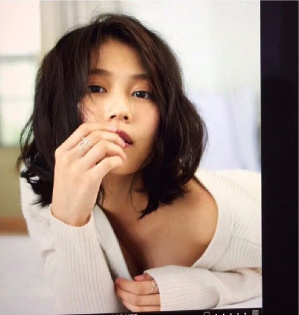 有村架純、ウェーブヘアに肩だしショットを公開