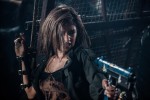 『バイオハザード』ローラ、初の“銃”アクションシーン解禁！“恋人”と2ショット写真も