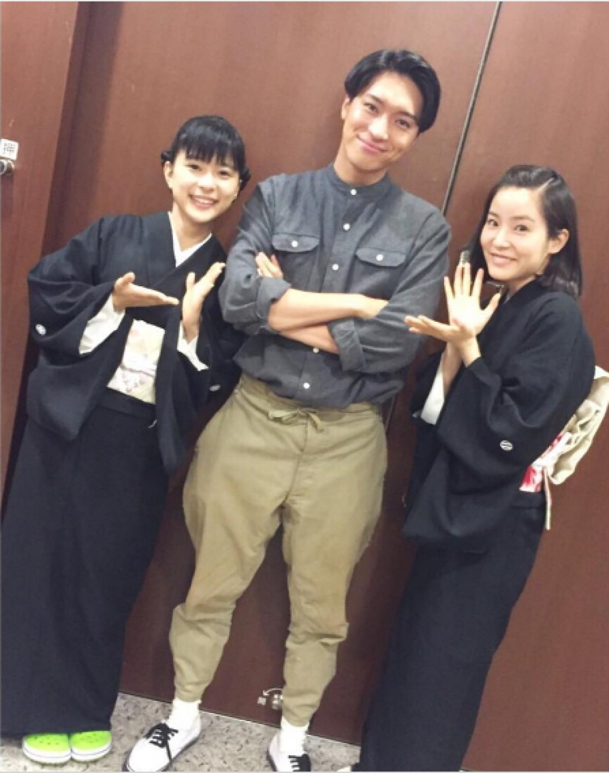 『べっぴんさん』蓮佛美沙子、芳根京子&松下優也と3ショット