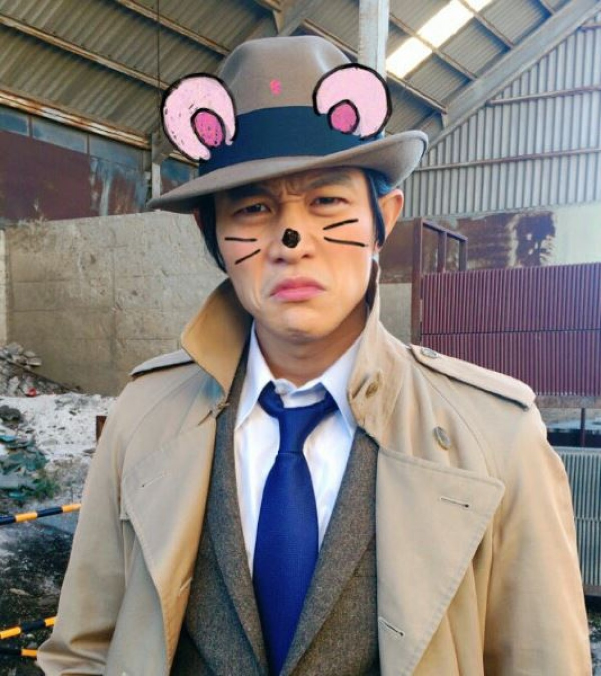 鈴木亮平、『銭形警部』撮影の待ち時間でスマホアプリごっこ