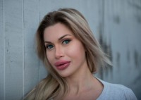 バービーになるため100回以上手術を受けた女性