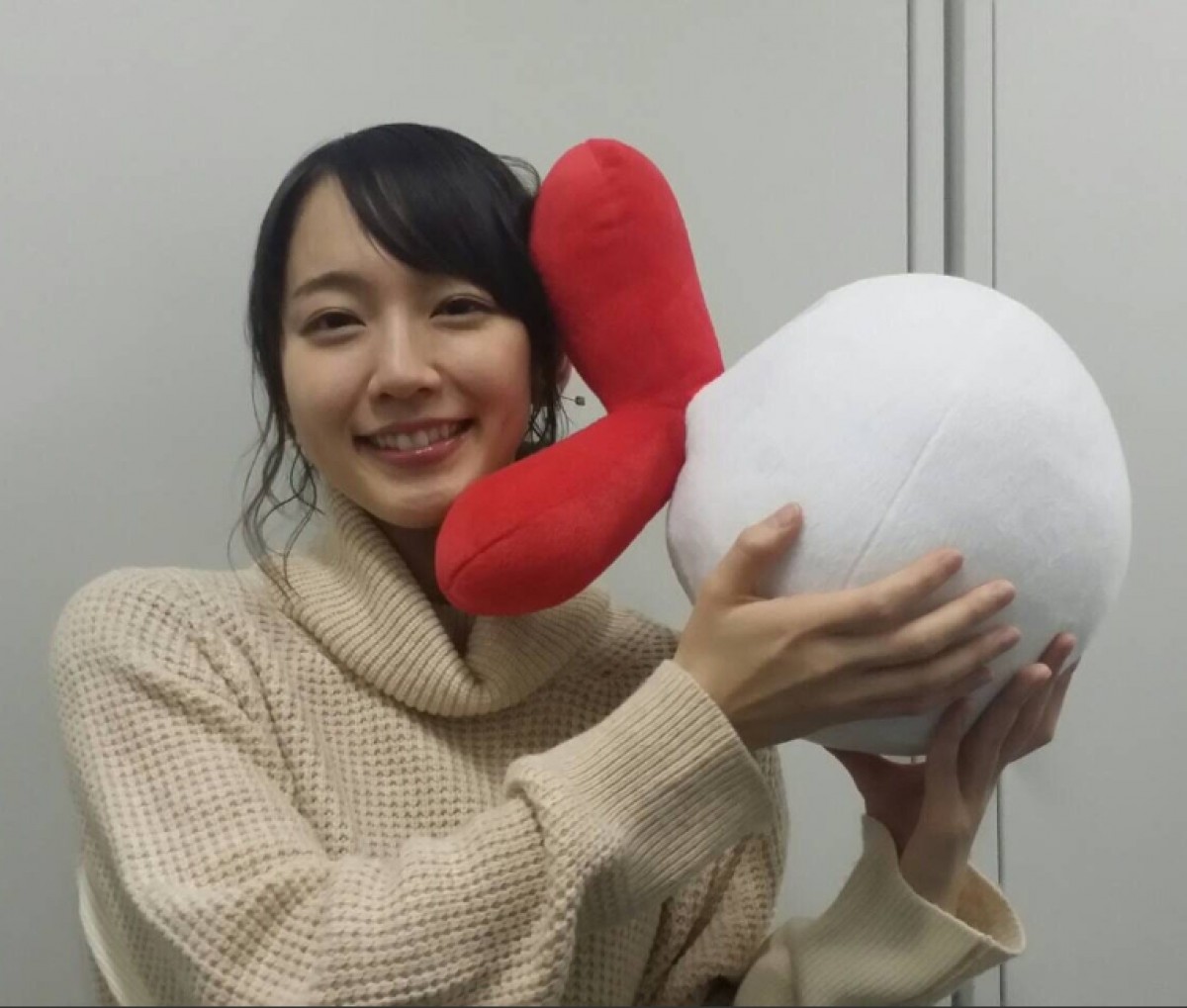 吉岡里帆、初披露の“チュー顔”にファン大興奮！「ちゅーされたーい」