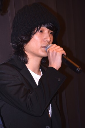 『アズミ・ハルコは行方不明』の初日舞台挨拶に登壇した石崎ひゅーい