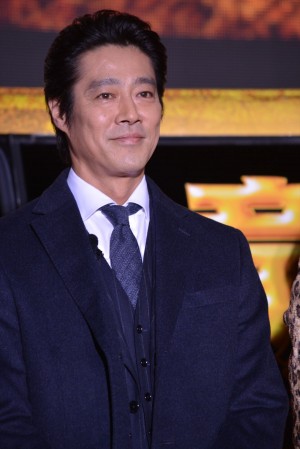 映画『土竜の唄 香港狂騒曲』バトルシッププレミア＆完成披露舞台挨拶に出席した、堤真一