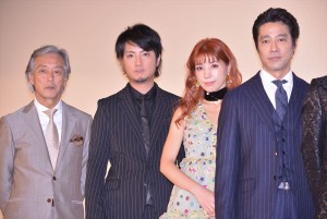 映画『土竜の唄 香港狂騒曲』バトルシッププレミア＆完成披露舞台挨拶に出席した、岩城滉一、上地雄輔、仲里依紗、堤真一