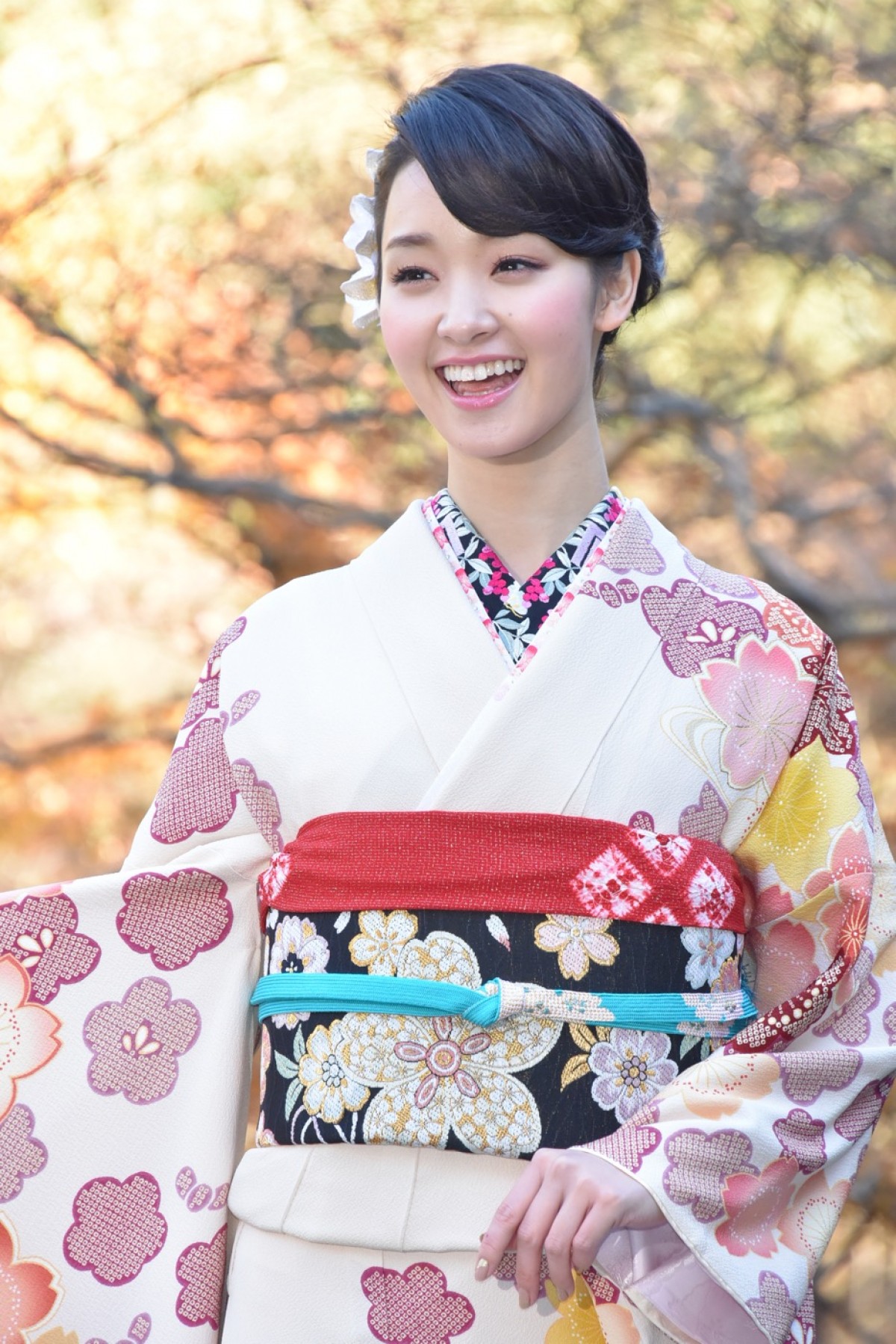 武井咲、“超艶やか”晴れ着撮影会で藤田ニコルと初対面「同じ事務所だったんだ！」