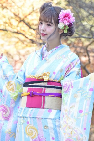 「2017年オスカープロモーション晴れ着撮影会」に出席した、藤田ニコル