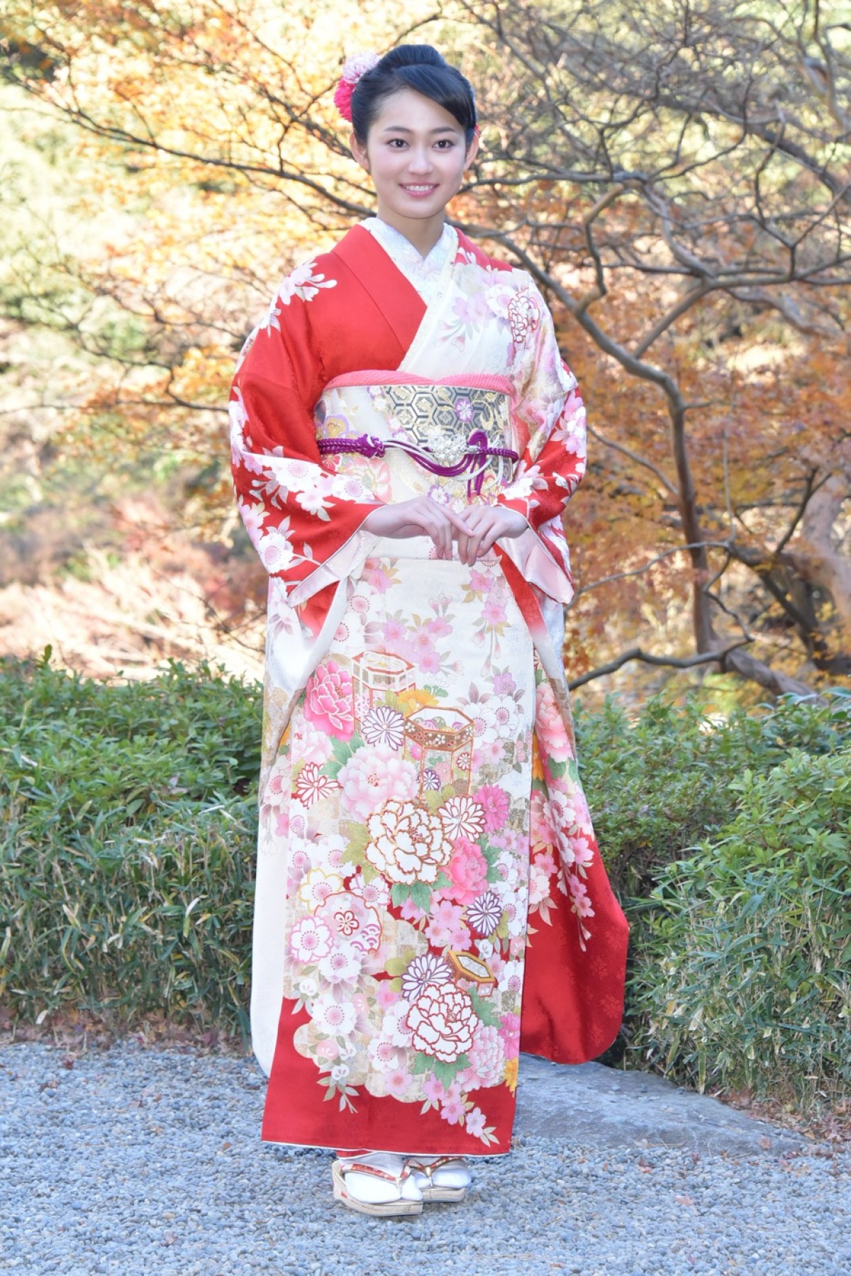 武井咲、“超艶やか”晴れ着撮影会で藤田ニコルと初対面「同じ事務所だったんだ！」