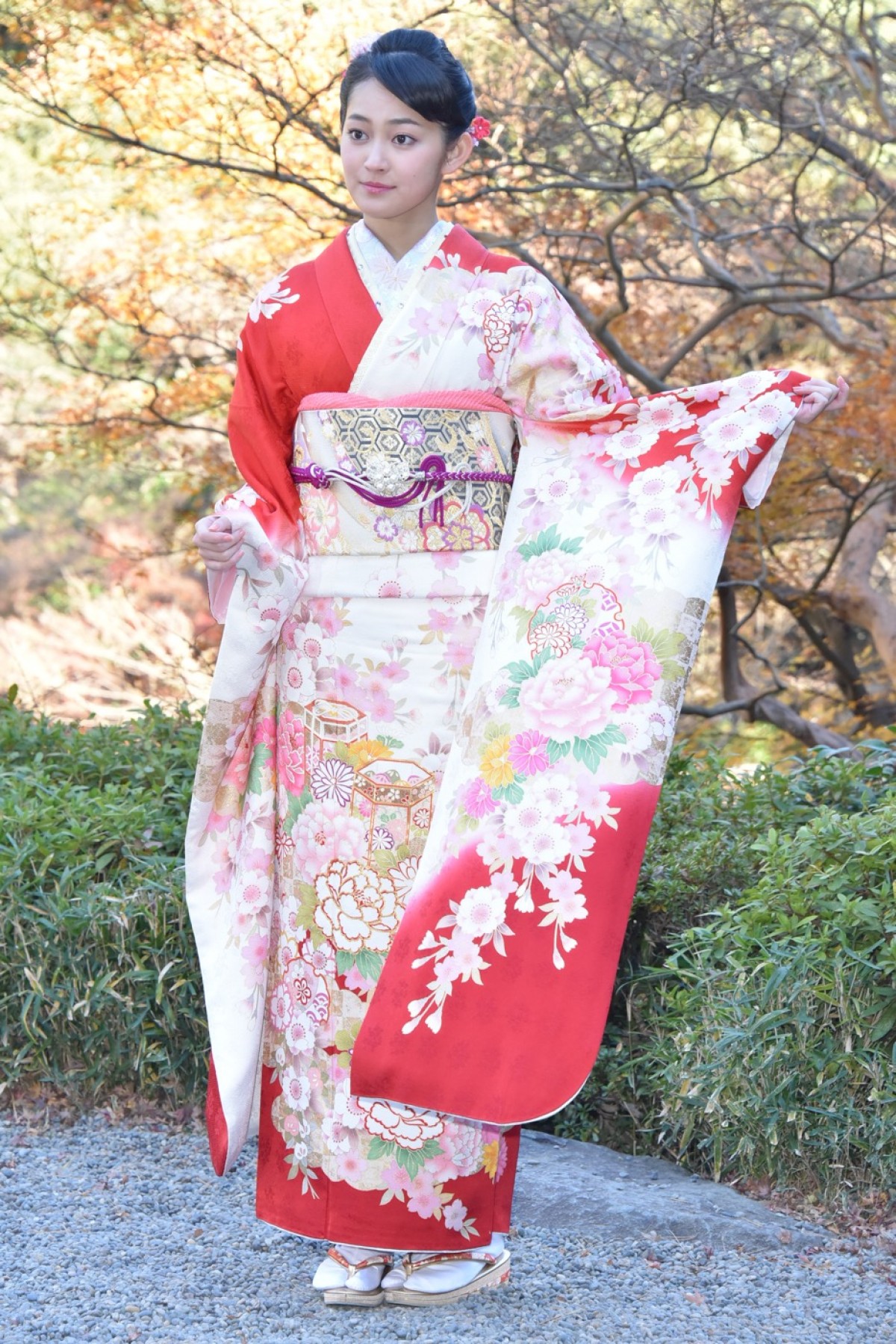 武井咲、“超艶やか”晴れ着撮影会で藤田ニコルと初対面「同じ事務所だったんだ！」