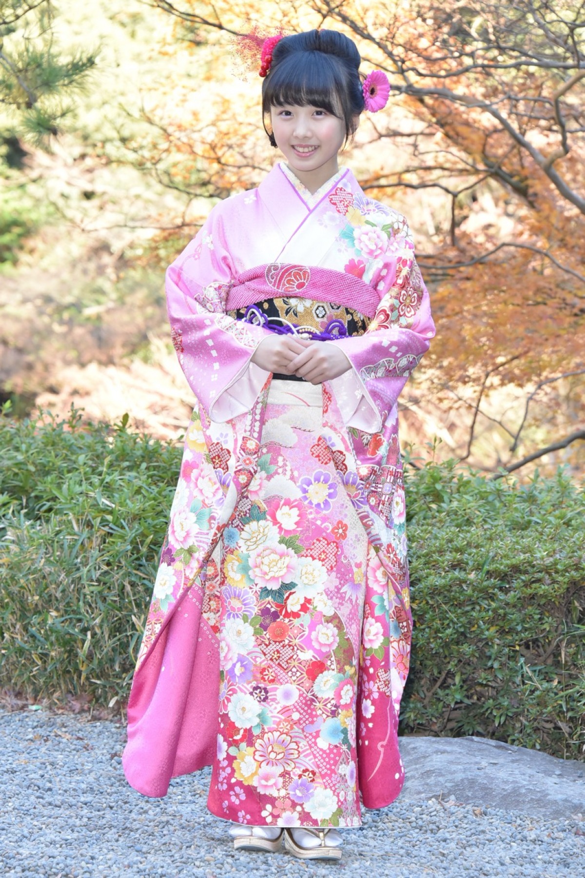 武井咲、“超艶やか”晴れ着撮影会で藤田ニコルと初対面「同じ事務所だったんだ！」