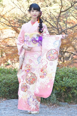 「2017年オスカープロモーション晴れ着撮影会」に出席した、高橋ひかる